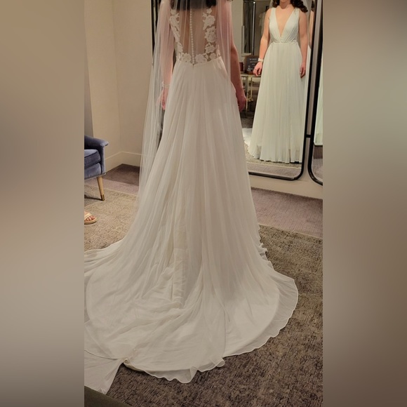 NWT Anthro: size 6 Jenny Yoo Elinor Deep V-Neck Lace & Illusion Wedding Gown - Picture 6 of 9